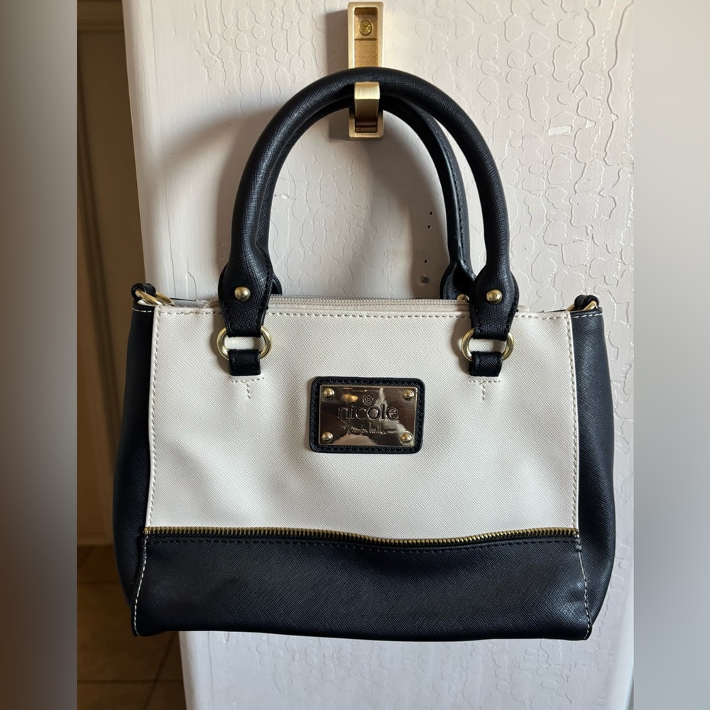 Excellent condition Nicole Miller Black and tan Handbag